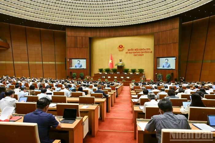 Quang cảnh phiên làm việc ở hội trường sáng 6/8. (Ảnh: THỦY NGUYÊN)