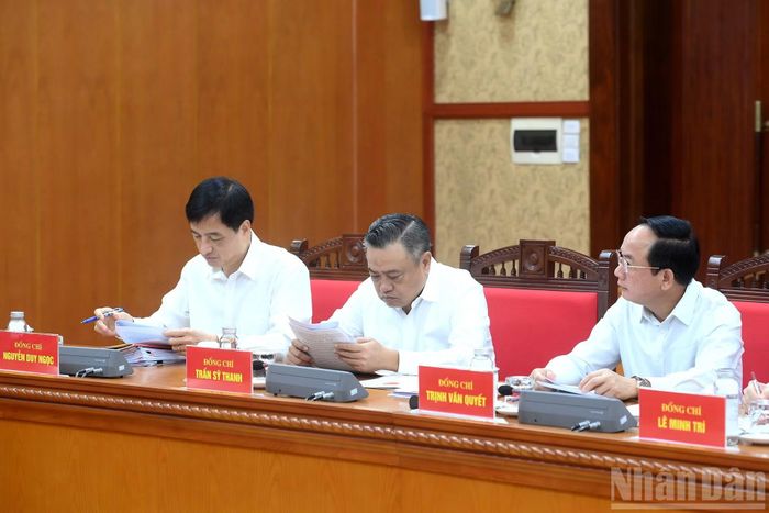 Các đồng chí lãnh đạo dự cuộc làm việc.
