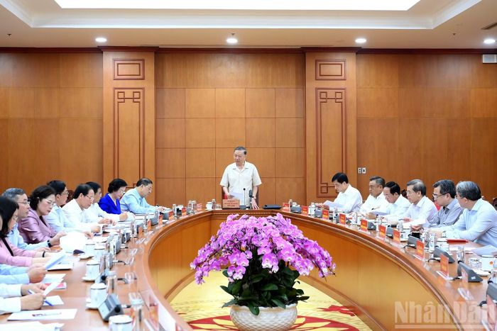 Quang cảnh cuộc làm việc.