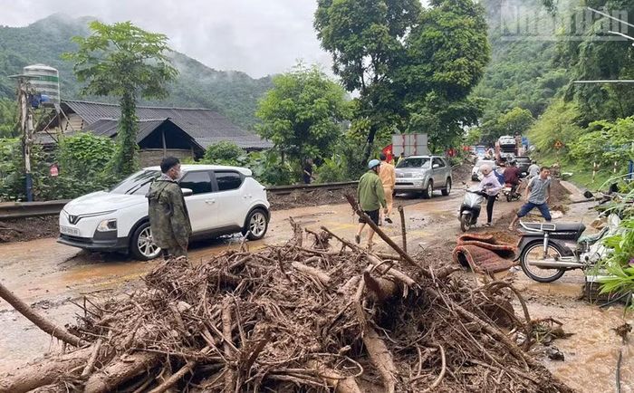 Hiện tại khu vực sạt lở trên tuyến Quốc lộ 6 đoạn qua xã Muổi Nọi đã thông đường cho các phương tiện lưu thông.