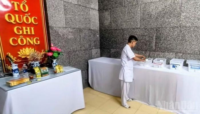 Các cán bộ trực tiếp làm nhiệm vụ bảo quản mẫu hài cốt liệt sĩ luôn xác định đây là vinh dự và trách nhiệm.