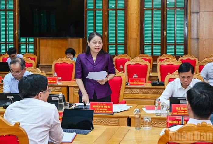 Phó Chánh Văn phòng Thường trực Văn phòng Trung ương Đảng Nguyễn Thị Thu Hà phát biểu tại hội nghị. (Ảnh: DUY LINH)