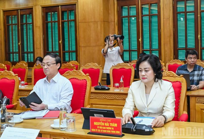 Các đồng chí Ủy viên Ban Thường vụ và các đại biểu dự hội nghị. (Ảnh: DUY LINH)