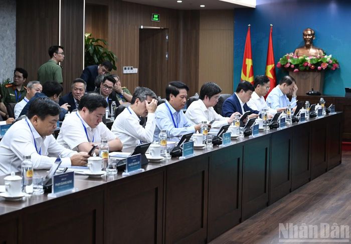 Các đại biểu tham dự phiên họp.