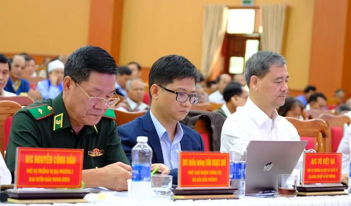 Các đại biểu dự hội nghị.