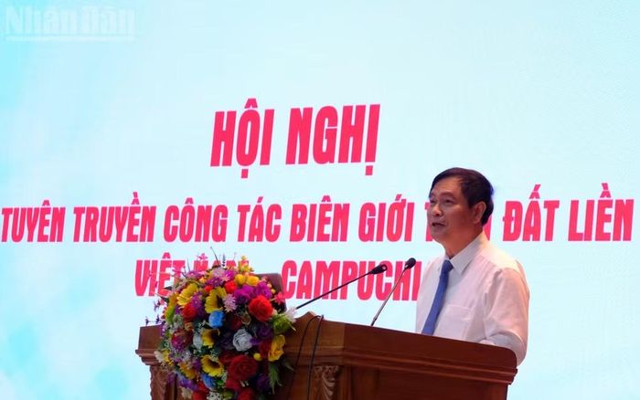 Đồng chí Phan Xuân Thủy, Phó Trưởng Ban Tuyên giáo Trung ương phát biểu kết luận hội nghị.