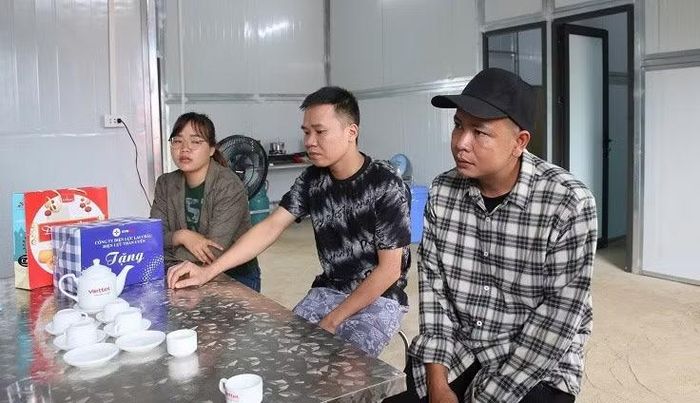 Người dân vùng lũ trong ngôi nhà mới.