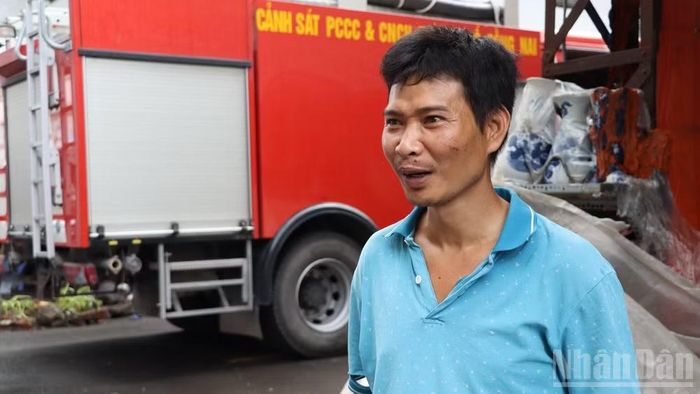 Anh Phạm Trung Thành là một trong những tiểu thương bị thiệt hại nặng do vụ cháy gây ra.