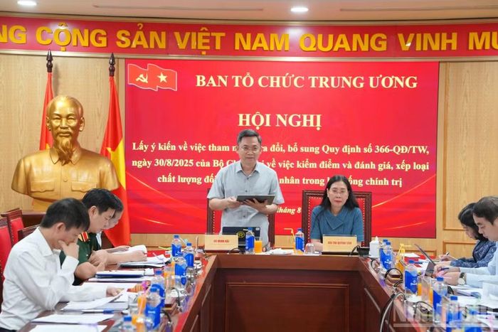 Đồng chí Hà Minh Hải định hướng nội dung thảo luận tại hội nghị. (Ảnh: HẢI ĐĂNG)