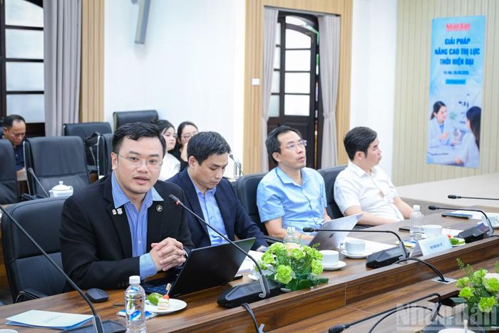 Tiến sĩ, Bác sĩ Hoàng Thanh Tùng, Bệnh viện Đại học Y Hà Nội, chia sẻ về vai trò lực lượng khúc xạ nhãn khoa trong phát hiện sớm, tư vấn, quản lý tật khúc xạ và chăm sóc thị lực ban đầu tại cộng đồng.