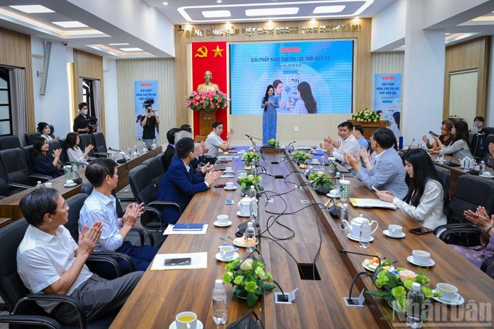 Các tham luận và thông tin được các chuyên gia chia sẻ đã xây dựng cái nhìn toàn cảnh về lĩnh vực mắt và tật khúc xạ hiện nay tại Việt Nam.