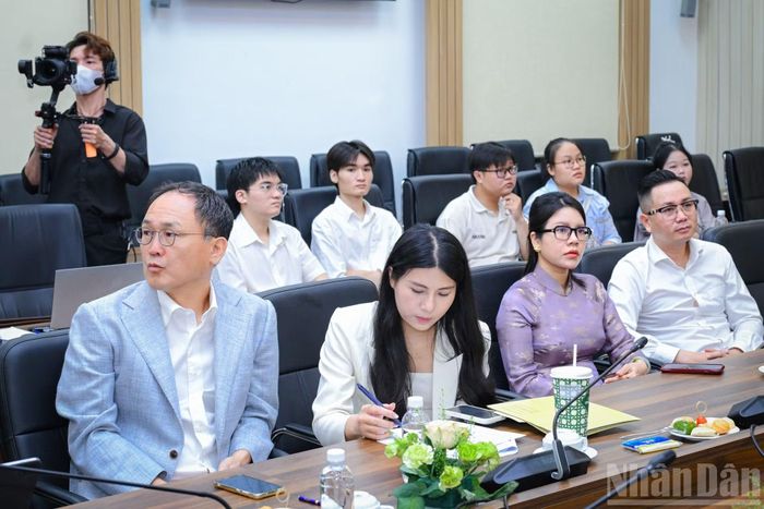 Doanh nghiệp trong lĩnh vực chăm sóc thị lực dự tọa đàm.