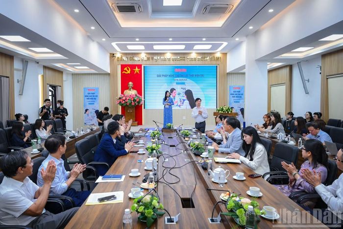 Quang cảnh cuộc tọa đàm.