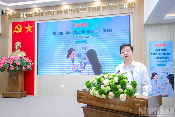Đồng chí Tạ Quang Dũng, Trưởng Ban Văn hóa-Xã hội, Báo Nhân Dân, phát biểu đề dẫn tọa đàm.