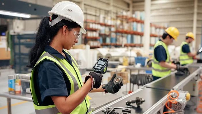 Hiện đại hóa quy trình làm việc của lực lượng tuyến đầu giúp cải thiện lợi nhuận đáng kể cho doanh nghiệp. (Ảnh minh họa: Zebra)