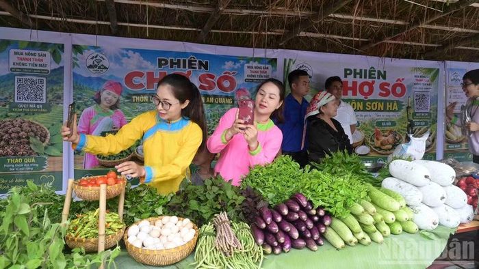 Các sản vật đặc trưng được người dân giới thiệu trực tiếp thông qua các nền tảng mạng xã hội và các sàn thương mại điện tử.