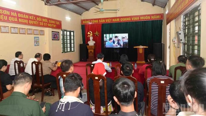 Quang cảnh lễ ra mắt mô hình “Thôn số” tại xã Bát Xát.
