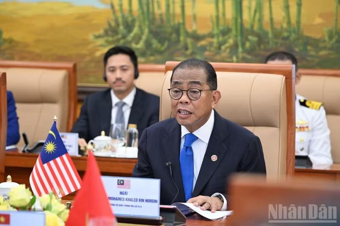 Ngài Dato’ Seri Mohamed Khaled bin Nordin, Bộ trưởng Quốc phòng Malaysia phát biểu tại hội đàm. (Ảnh: THẾ ĐẠI)