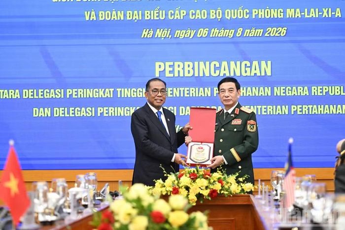 Đại tướng Phan Văn Giang và Ngài Dato’ Seri Mohamed Khaled bin Nordin. (Ảnh: THẾ ĐẠI)