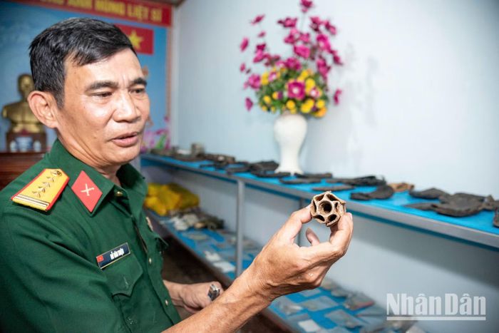 Nhiều kỷ vật được tìm thấy là những vỏ đạn “chiến lợi phẩm” thu được sau chiến thắng đối đầu với quân thù, ẩn chứa một câu chuyện đầy ám ảnh về tình đồng đội trong phút sinh tử.