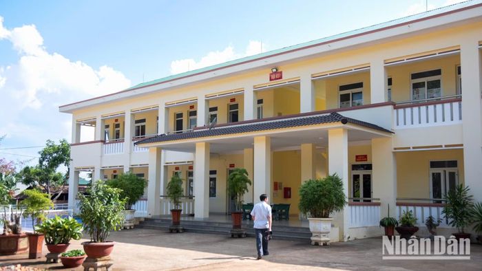 Tại doanh trại của Đội chuyên trách tìm kiếm, quy tập hài cốt liệt sĩ K51 thuộc Bộ Chỉ huy Quân sự tỉnh Đắk Lắk, có một căn phòng nhỏ, nơi chứa đựng cả một thời hoa lửa trên đất đỏ bazan.
