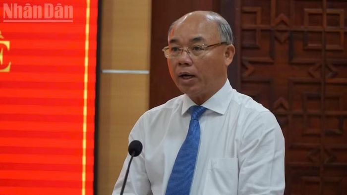 Phó Chủ tịch Ủy ban nhân dân tỉnh Đắk Lắk Trương Công Thái đóng góp ý kiến tại kỳ họp.
