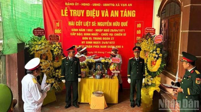 Lễ truy điệu và an táng hài cốt Liệt sĩ Nguyễn Hữu Quế tại quê nhà Nghệ An.