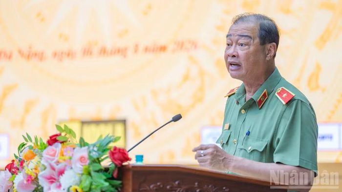 Thiếu tướng Lê Hồng Hiệp, Phó Cục trưởng Cục Công tác Đảng và Công tác chính trị, Phó Trưởng Ban chỉ đạo hội thao phát biểu tại buổi lễ.