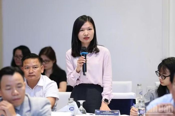 Đại diện Phục Hưng Holdings phát biểu ý kiến tại hội thảo. (Ảnh: HNV)
