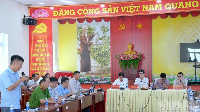 Cuộc họp của ngành chức năng Cà Mau có sự tham dự của doanh nghiệp tiếp xúc với người dân, các hợp tác xã tại xã Trí Phải (tỉnh Cà Mau) ngày 23/7. (Ảnh: HỮU TÙNG)