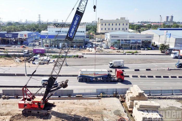 Dự án gồm hai cấu phần chính, trong đó phần xây lắp có tổng mức đầu tư 1.826 tỷ đồng và phần bồi thường, giải phóng mặt bằng, tái định cư hơn 1.623 tỷ đồng.