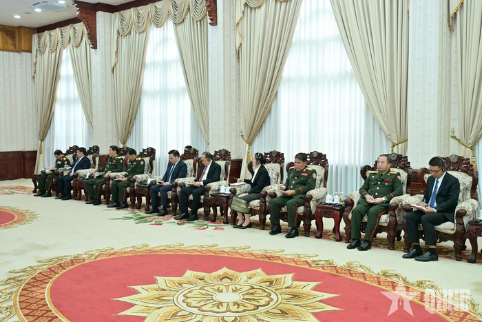  Các đại biểu dự buổi tiếp.