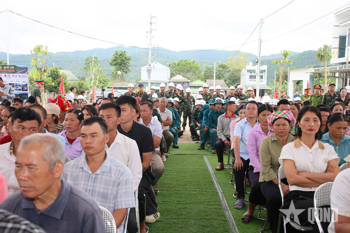 Quang cảnh buổi lễ. 