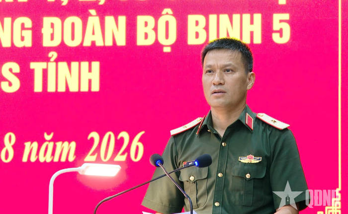 Thiếu tướng Trần Xuân Mạnh, Tư lệnh Quân khu 1 phát biểu chỉ đạo tại hội nghị.