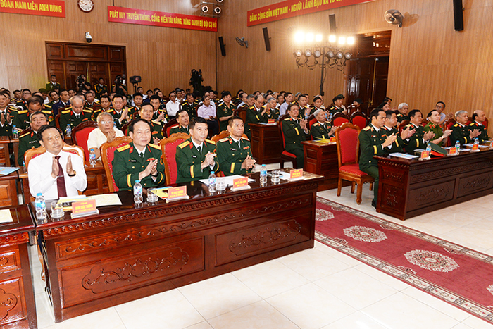 Các đại biểu tham dự buổi lễ.