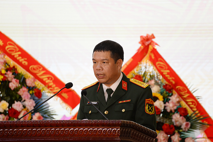 Đại tá Nguyễn Quang Trùy, Lữ đoàn trưởng Lữ đoàn 134, Binh chủng TTLL trình bày diễn văn kỷ niệm.