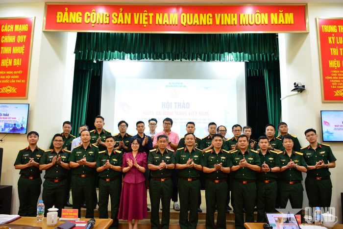 Các đại biểu chụp ảnh chung.