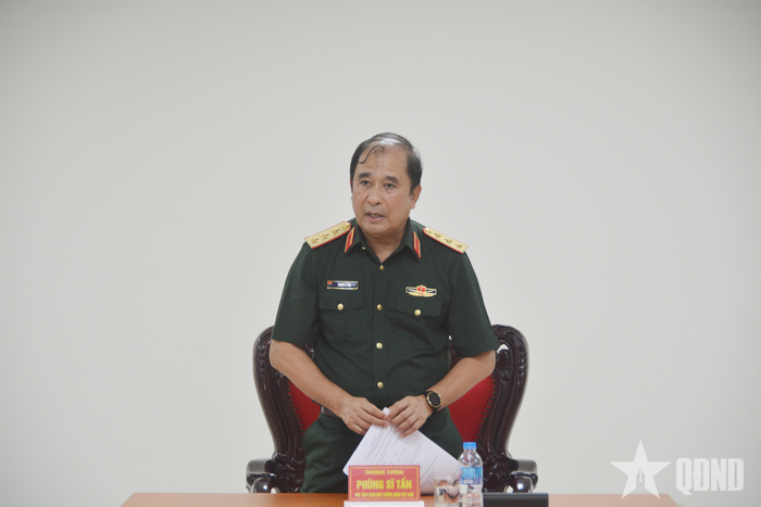Thượng tướng Phùng Sĩ Tấn chủ trì buổi làm việc.