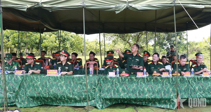 Đại tá Lê Kim Giàu, Phó tham mưu trưởng Quân khu 5 phát biểu ý kiến tại buổi làm việc với Ban chỉ huy Bộ đội Biên phòng tỉnh Đắk Lắk.
