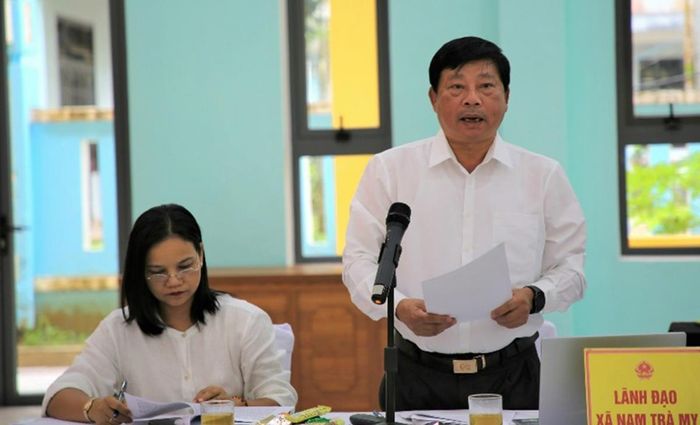 Chủ tịch UBND xã Nam Trà My kiến nghị một số nội dung với lãnh đạo thành phố.
