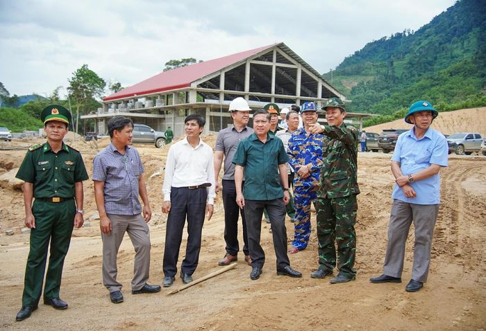 Phó Chủ tịch UBND thành phố Phan Thái Bình kiểm tra trường nội trú liên cấp La Dêê.
