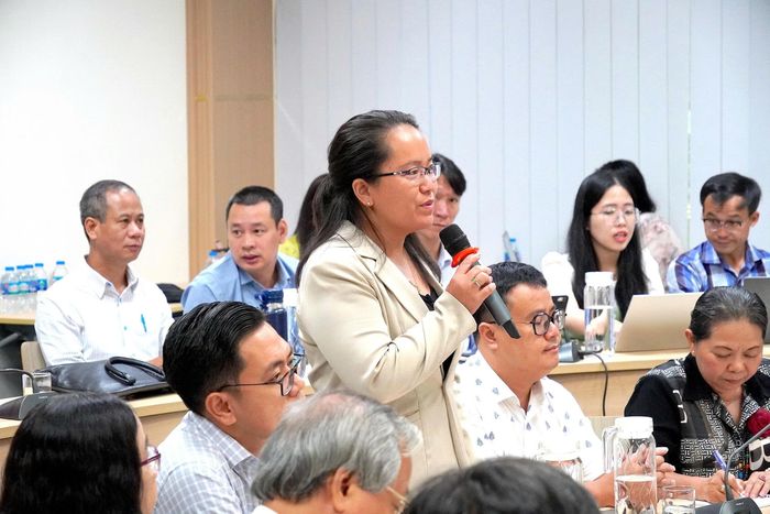  Bà Ngô Thị Hiền, Chủ tịch UBND phường Nhiêu Lộc góp ý tại tọa đàm. Ảnh: PHƯƠNG UYÊN 
