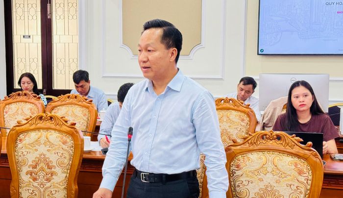 Trưởng Ban Đô thị HĐND TPHCM Hoàng Tùng phát biểu tại buổi khảo sát. Ảnh: ĐÌNH DƯ