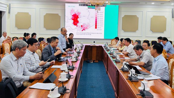 Buổi khảo sát lần 2 về công tác lập Quy hoạch tổng thể TPHCM - tầm nhìn 100 năm. Ảnh: ĐÌNH DƯ