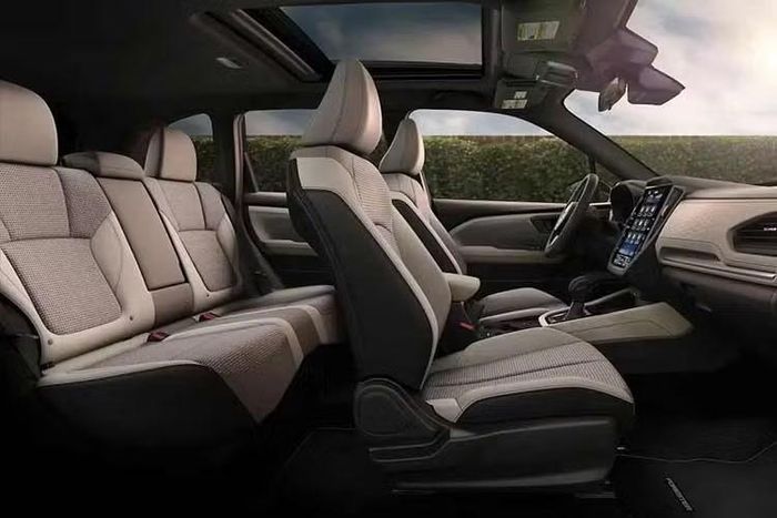 Hiện trang bị cụ thể của Subaru Forester Hybrid tại Việt Nam chưa được công bố. Tuy nhiên, sẽ không bất ngờ nếu xe sở hữu trang bị đầy đủ như hệ thống đèn LED, mâm 18 inch, ghế trước chỉnh điện 10 hướng tích hợp hỗ trợ lưng...