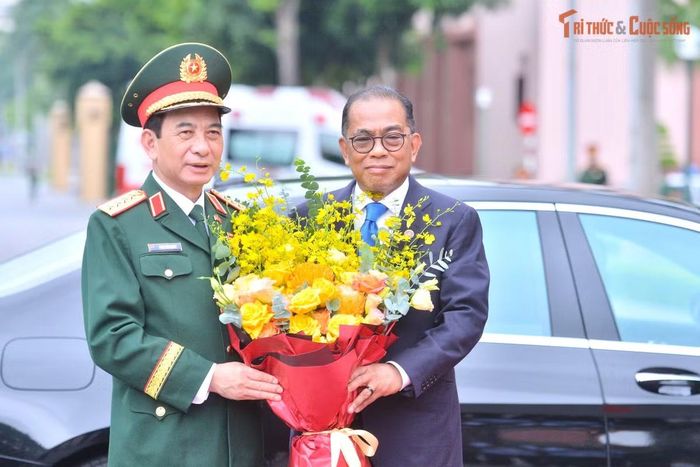 Đại tướng Phan Văn Giang đón Ngài Dato' Seri Mohamed Khaled bin Nordin.