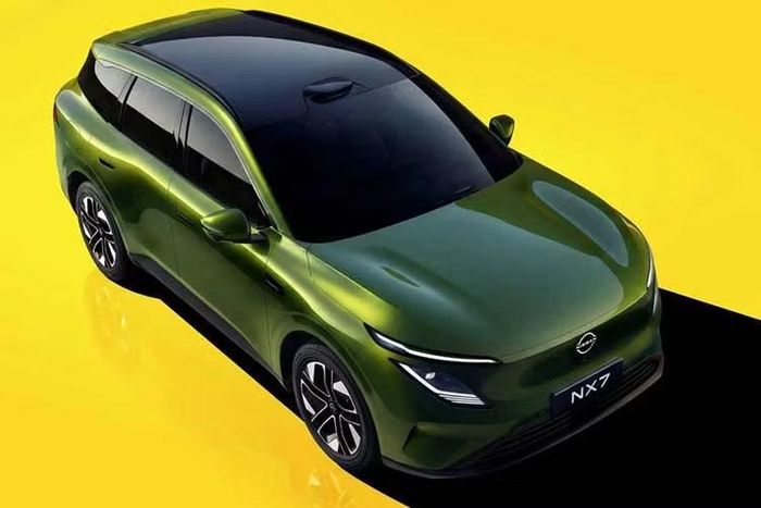 Về kích thước, giới truyền thông Thái Lan nhận định mẫu xe Nissan NX7 thuần điện hoàn toàn mới này sẽ nằm giữa Ariya và NX8 trong danh mục SUV của hãng.