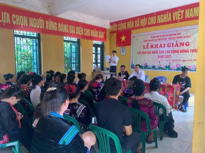 Mỗi lớp đào tạo nghề được khai giảng lại mở ra thêm nhiều cơ hội việc làm cho người dân vùng biên.