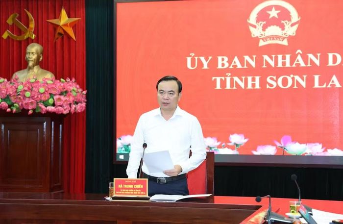 Ông Hà Trung Chiến, Phó Chủ tịch Thường trực UBND tỉnh Sơn La chủ trì hội nghị.