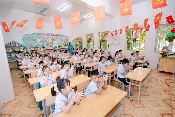 Học sinh Trường Tiểu học Yên Bình (Ninh Bình) đón năm học mới trong môi trường học tập khang trang, thân thiện.